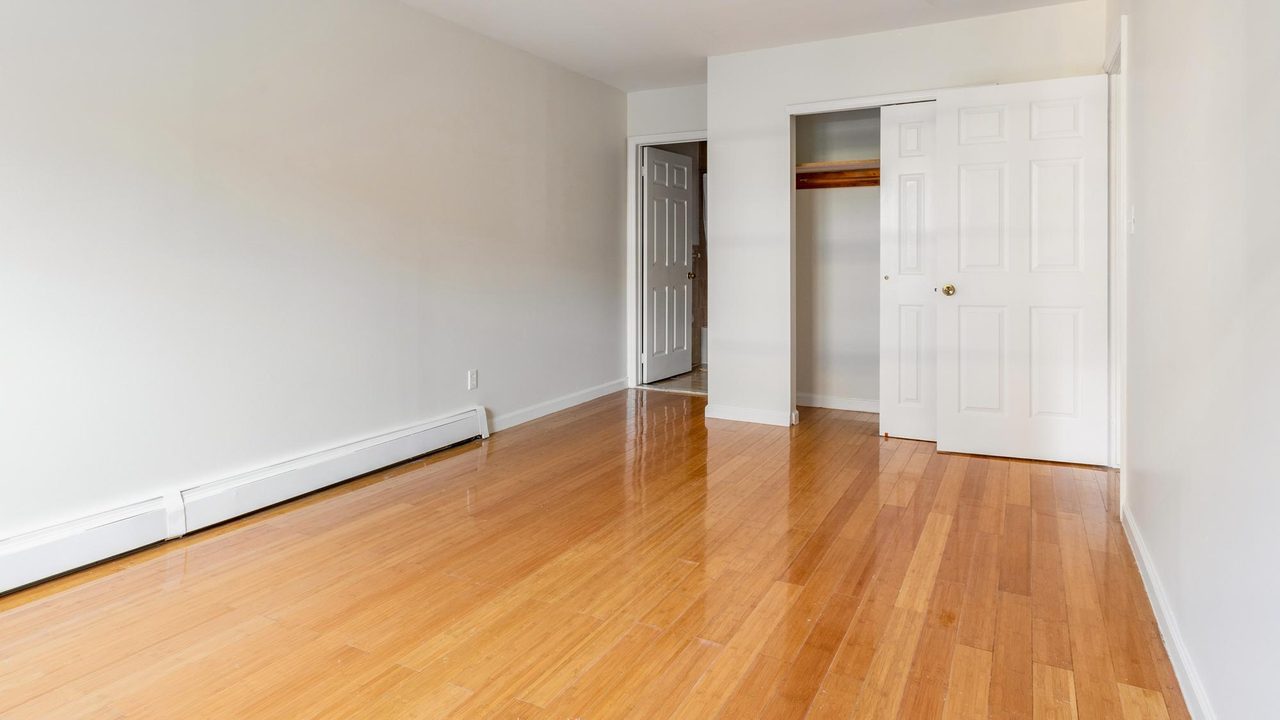  #1648: Flatbush - Queen Bedroom D W/ Private Bathroom  -  #1648: Flatbush  - Gallery -  7