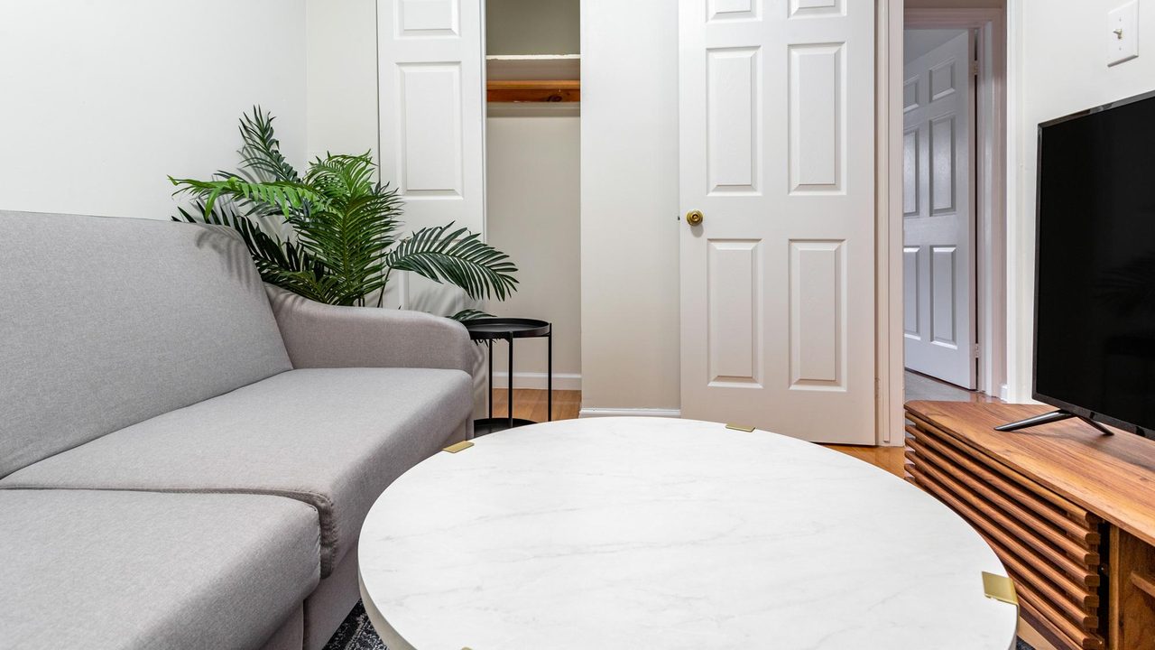 #1648: Flatbush - Queen Bedroom C - 10