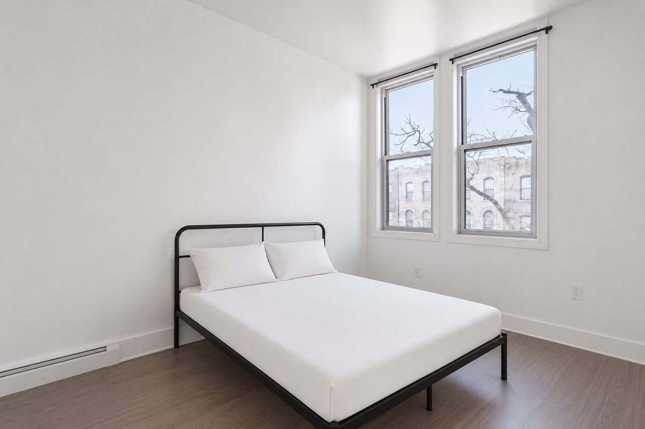 #978: Astoria - Queen Bedroom C - 1