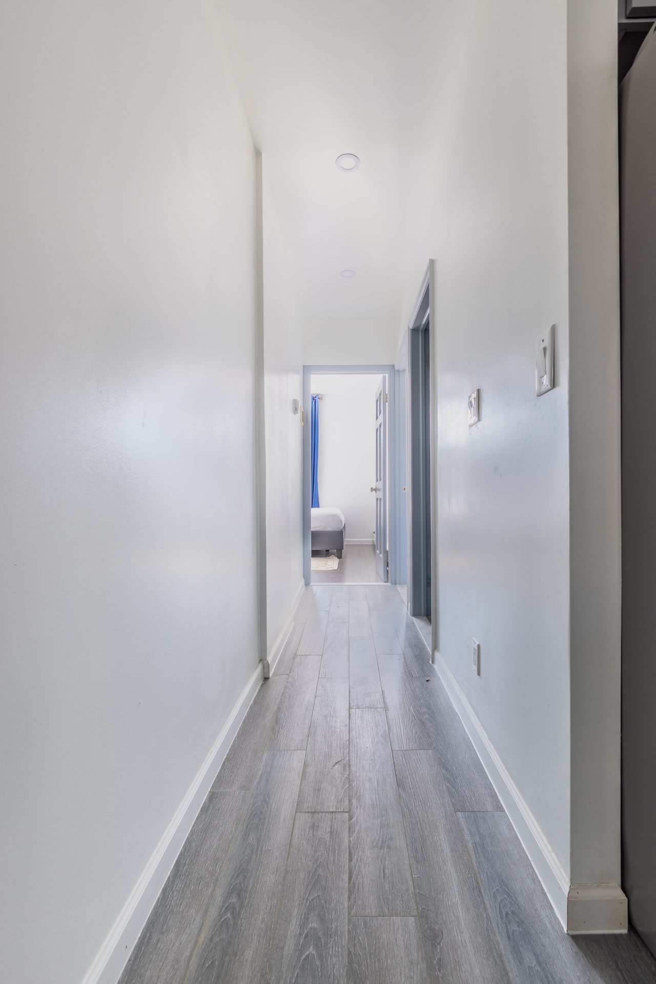  #978: Astoria - Queen Bedroom C  -  #978: Astoria  - Gallery -  8