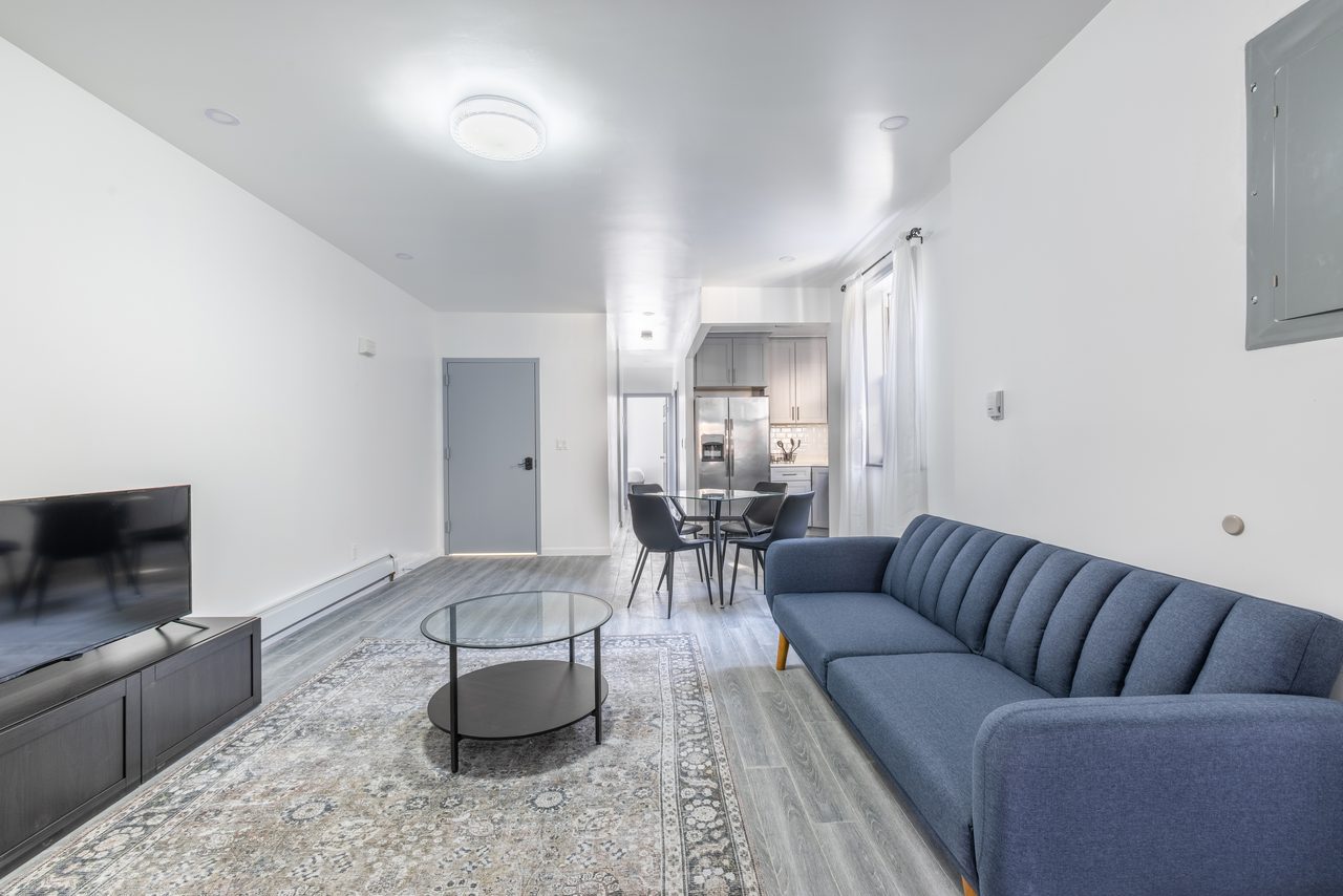  #978: Astoria - Queen Bedroom D  -  #978: Astoria  - Gallery -  4