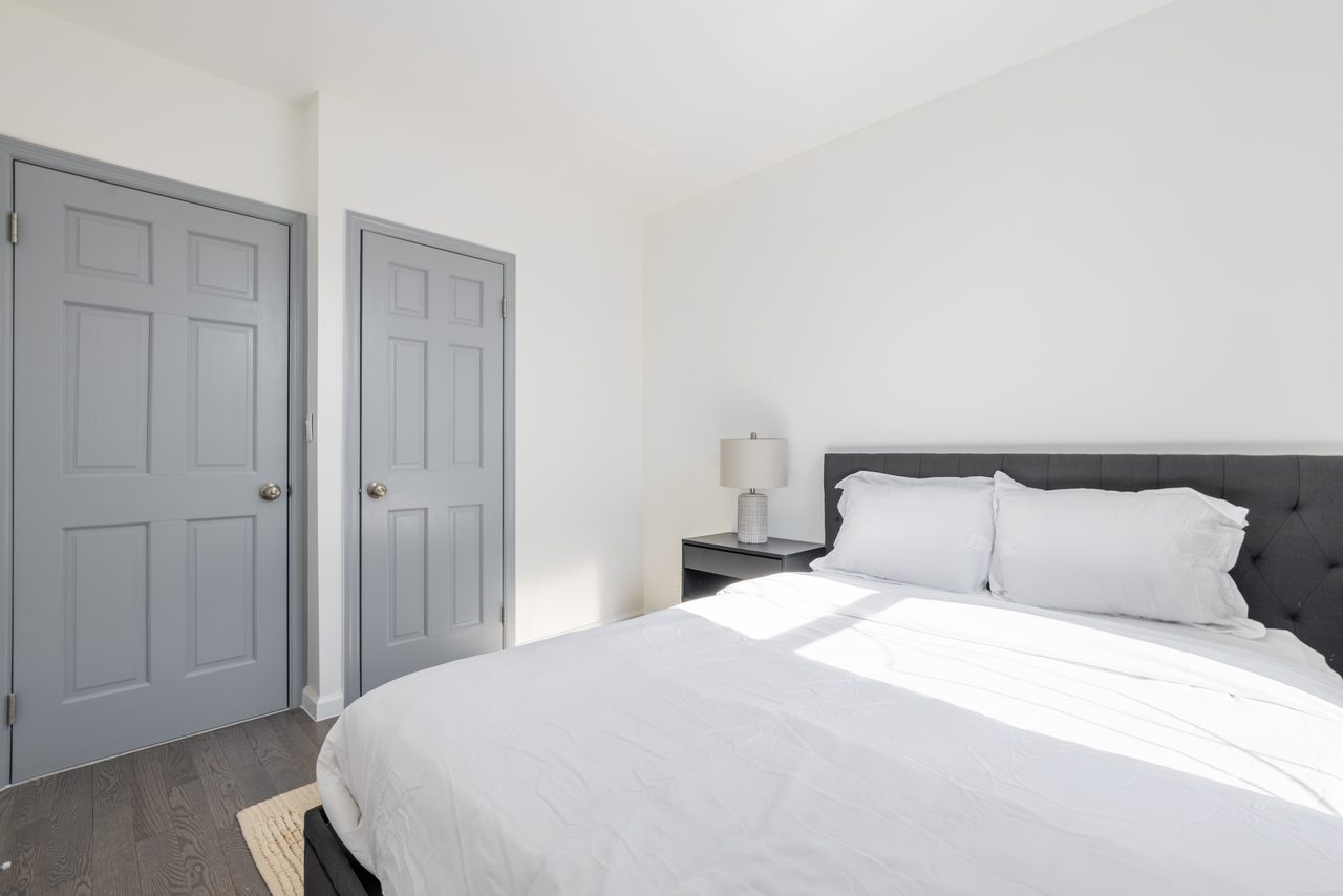 #978: Astoria - Queen Bedroom D - #978: Astoria - Gallery - 2