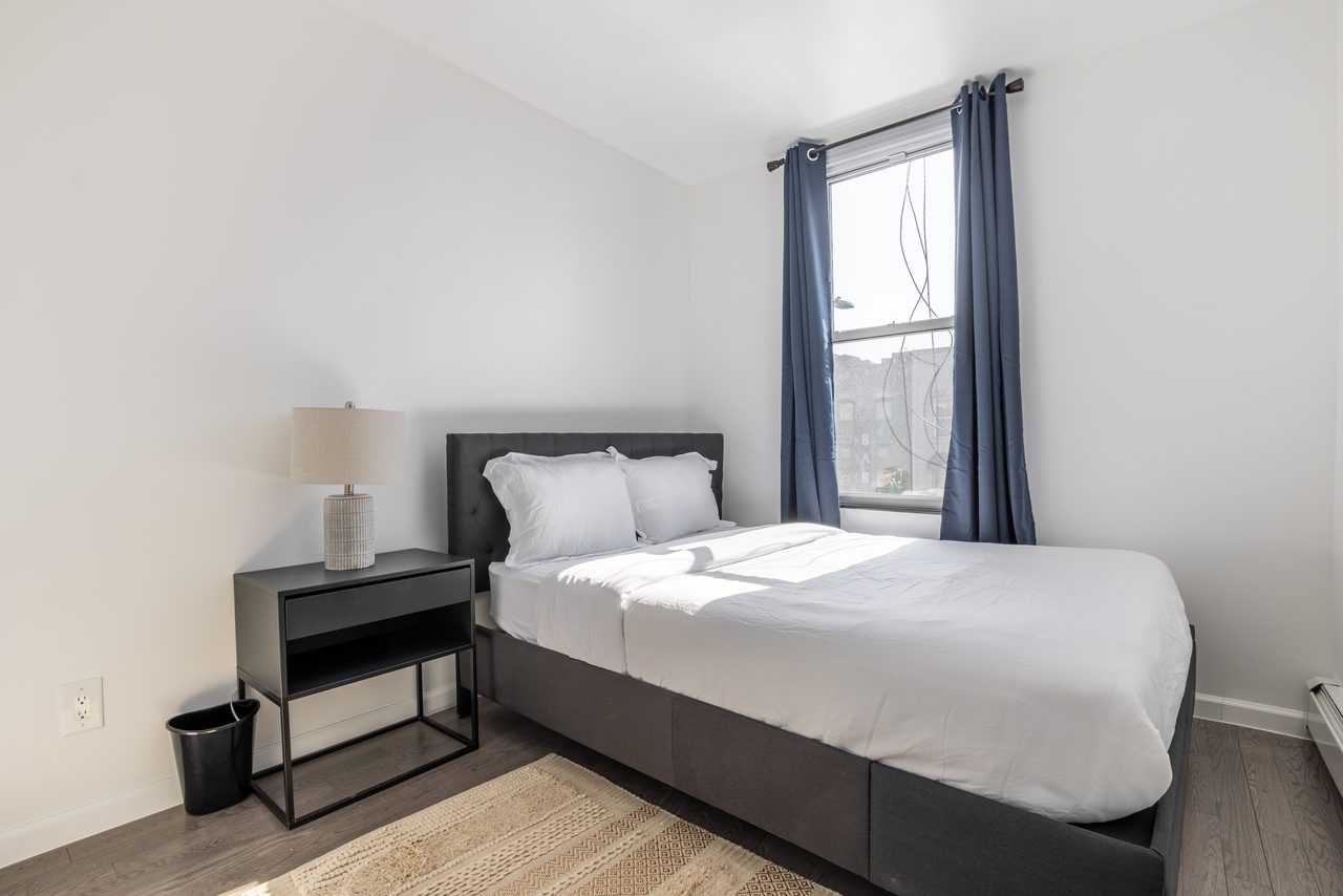  #978: Astoria - Queen Bedroom D  -  #978: Astoria  - Gallery -  1