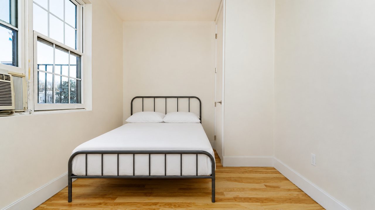 #1803: Clinton Hill - Queen Bedroom D - 11