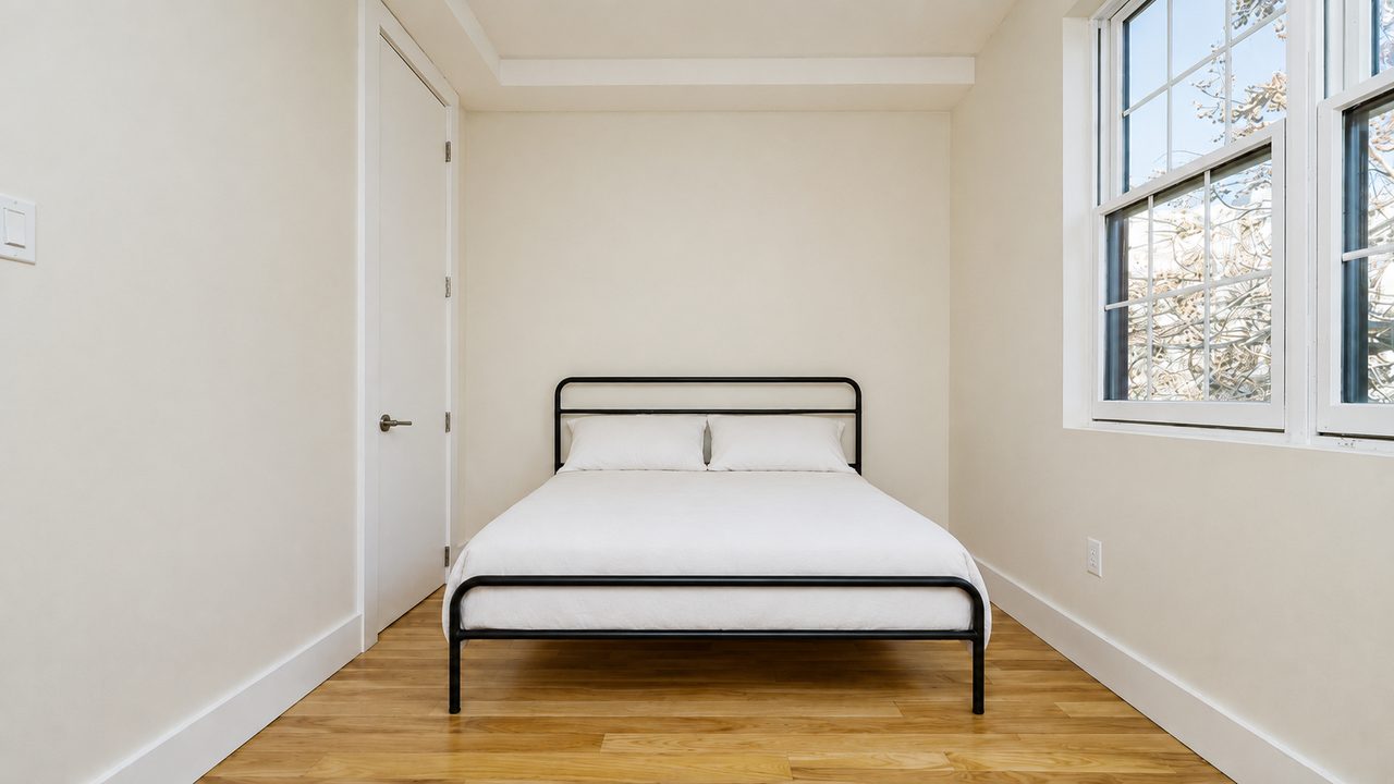 #1803: Clinton Hill - Queen Bedroom C - 9