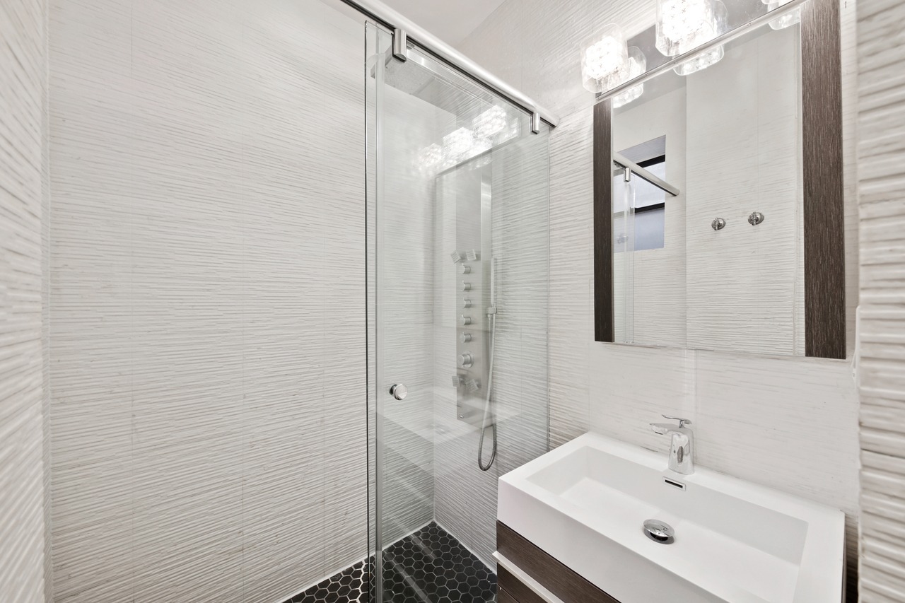 #738: Columbus Circle - 1 Bedroom (Queen) - #738: Columbus Circle - Gallery - 18