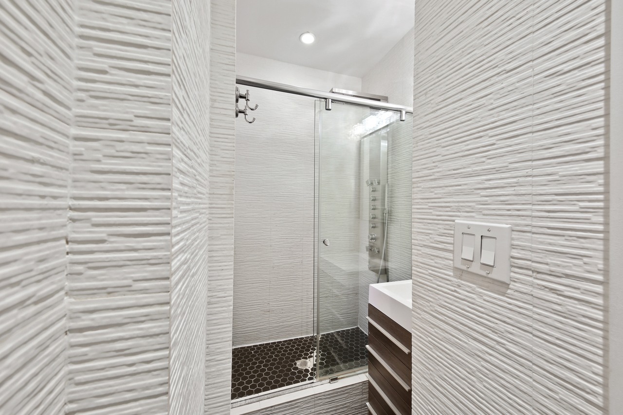  #738: Columbus Circle - 1 Bedroom (Queen)  -  #738: Columbus Circle  - Gallery -  18