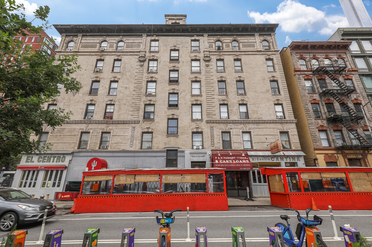  #738: Columbus Circle - 1 Bedroom (Queen)  -  #738: Columbus Circle  - Gallery -  2