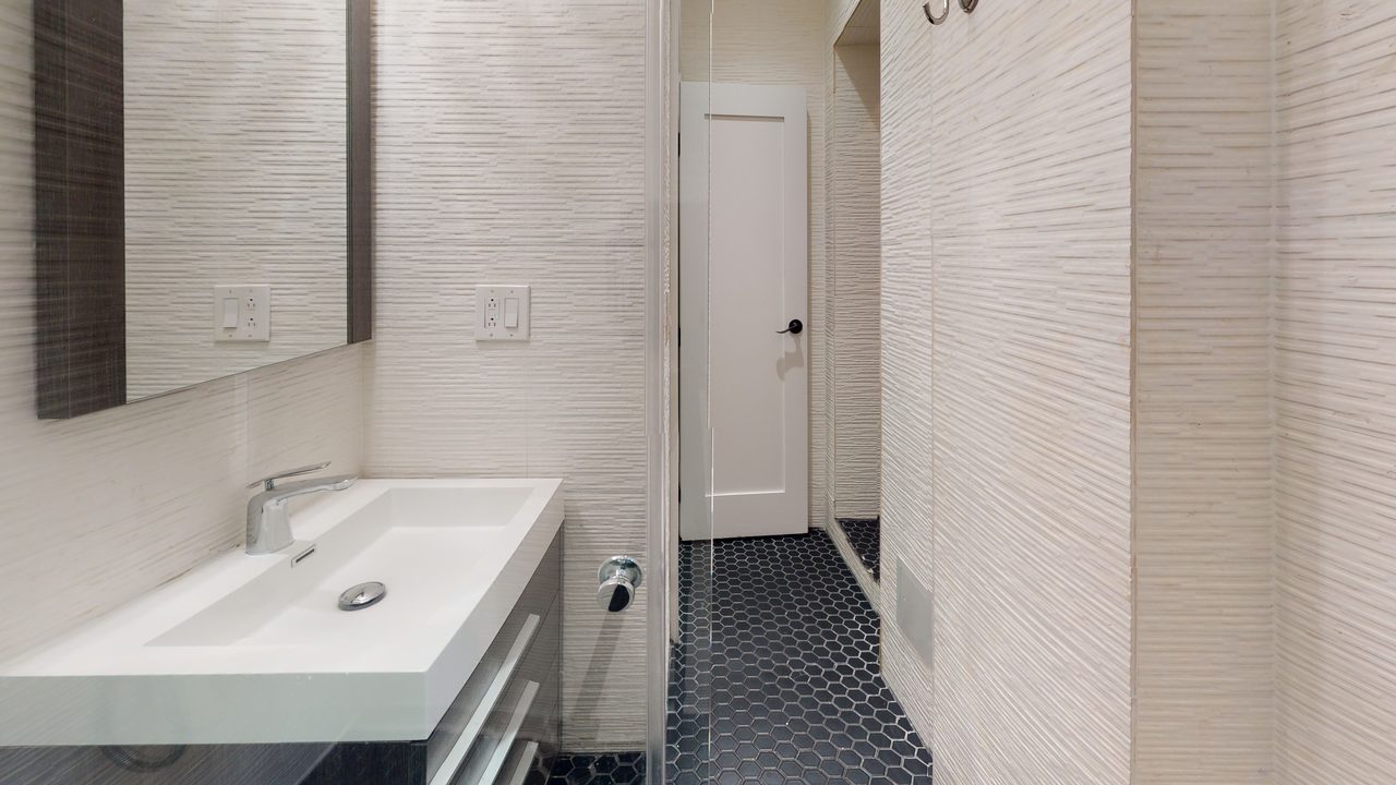 #738: Columbus Circle - 1 Bedroom (Queen) - #738: Columbus Circle - Gallery - 16