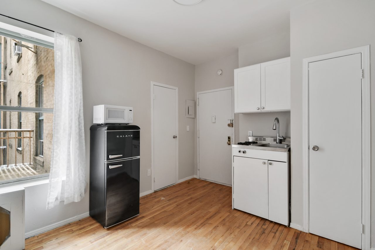  #907: Columbus Circle - Studio (Full)  -  #907: Columbus Circle  - Gallery -  1