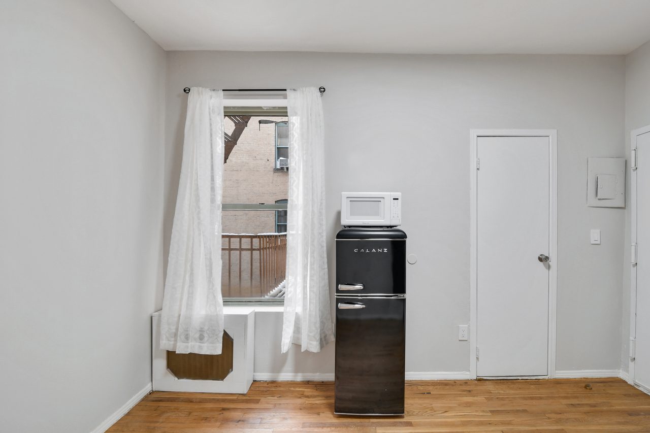  #907: Columbus Circle - Studio (Full)  -  #907: Columbus Circle  - Gallery -  5