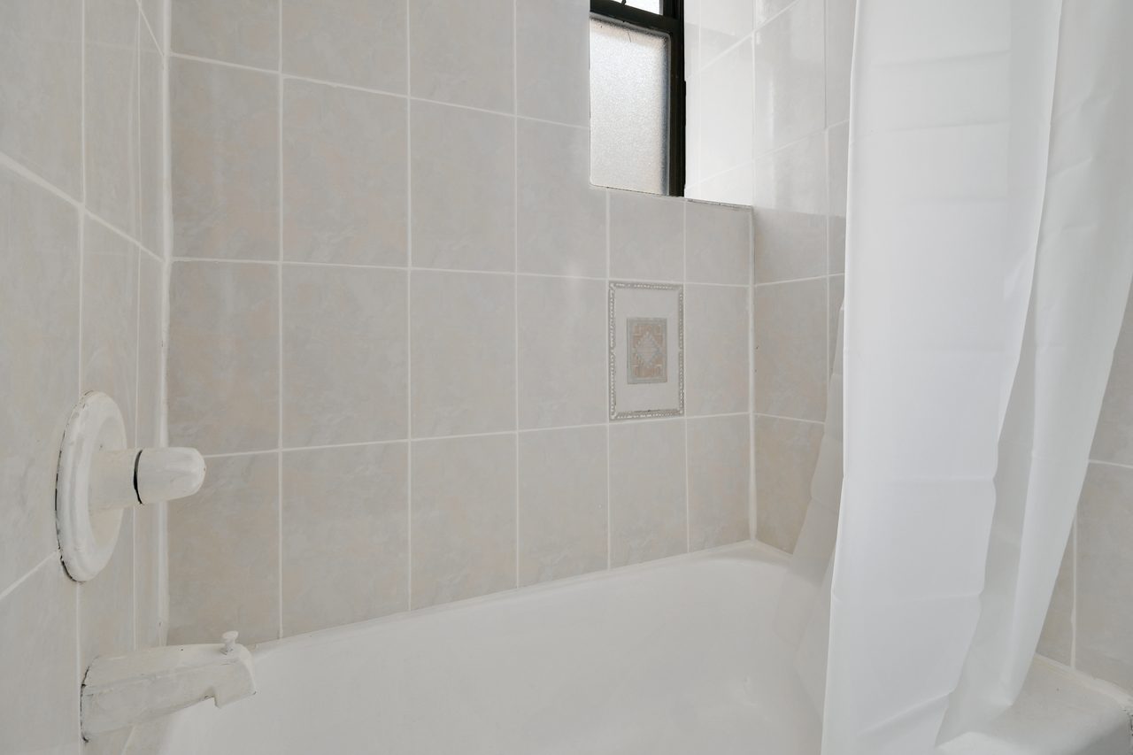  #907: Columbus Circle - Studio (Full)  -  #907: Columbus Circle  - Gallery -  6