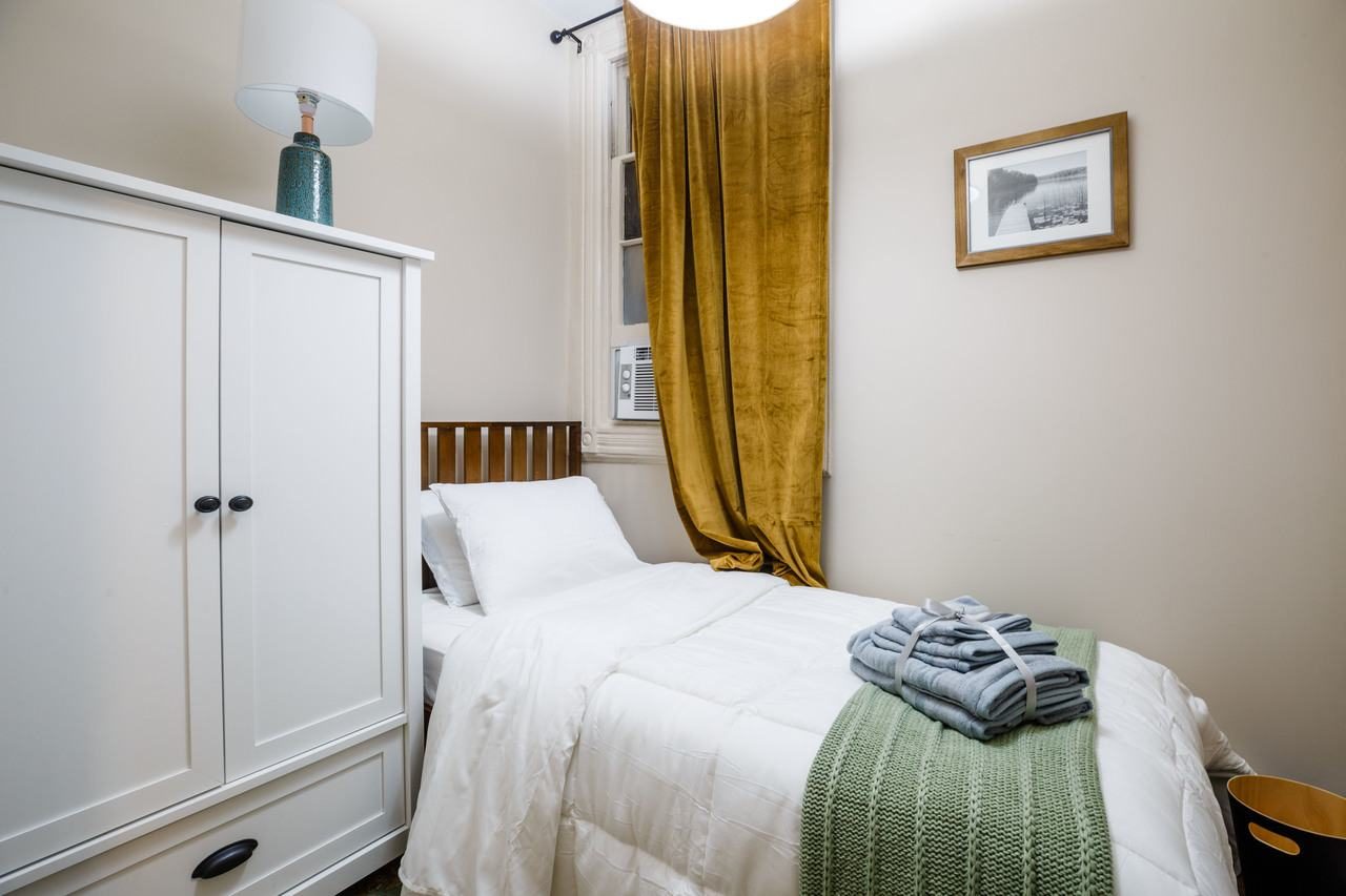 #138: Hell's Kitchen - Twin Bedroom 3B - #138: Hell's Kitchen - Gallery - 8