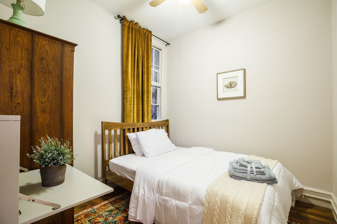#138: Hell's Kitchen - Twin Bedroom 3C - #138: Hell's Kitchen - Gallery - 2