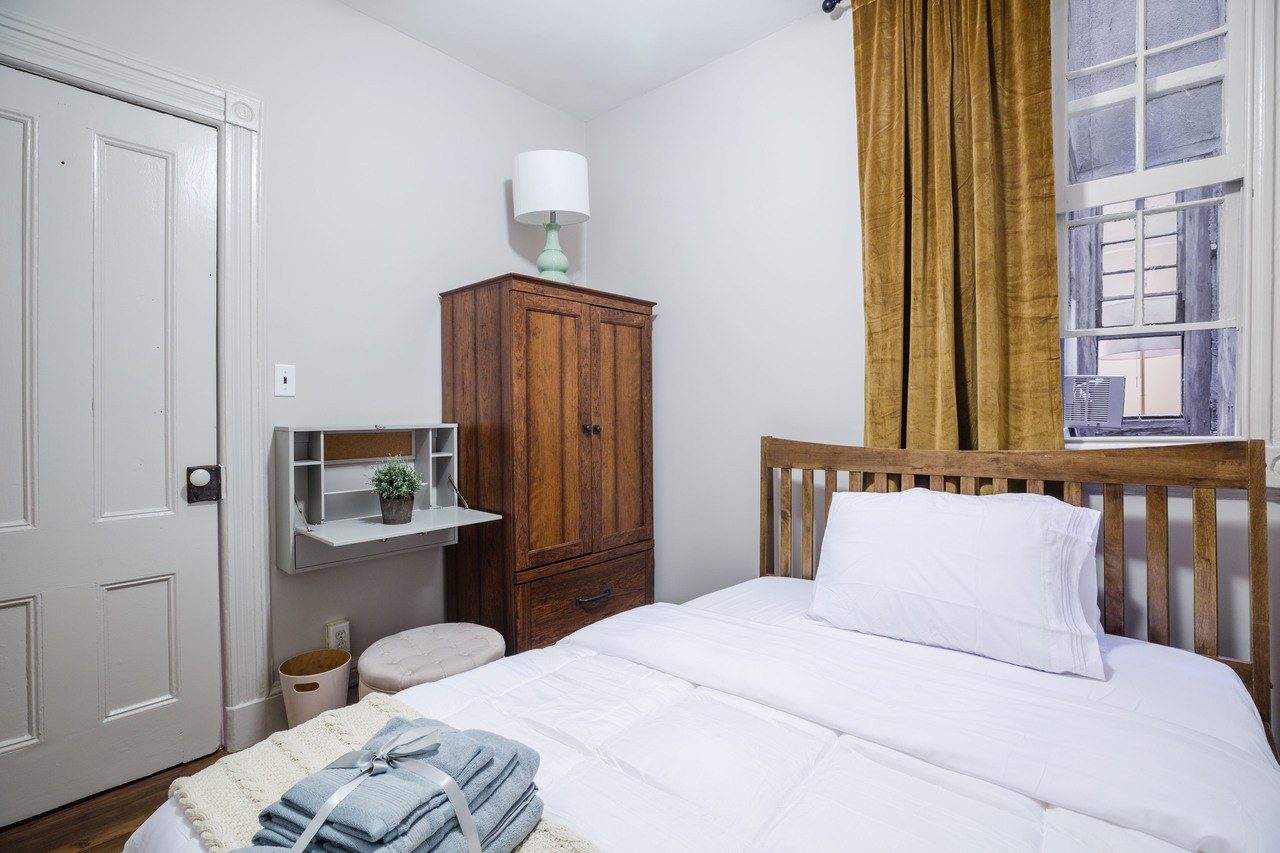 #138: Hell's Kitchen - Twin Bedroom 3C - #138: Hell's Kitchen - Gallery - 3
