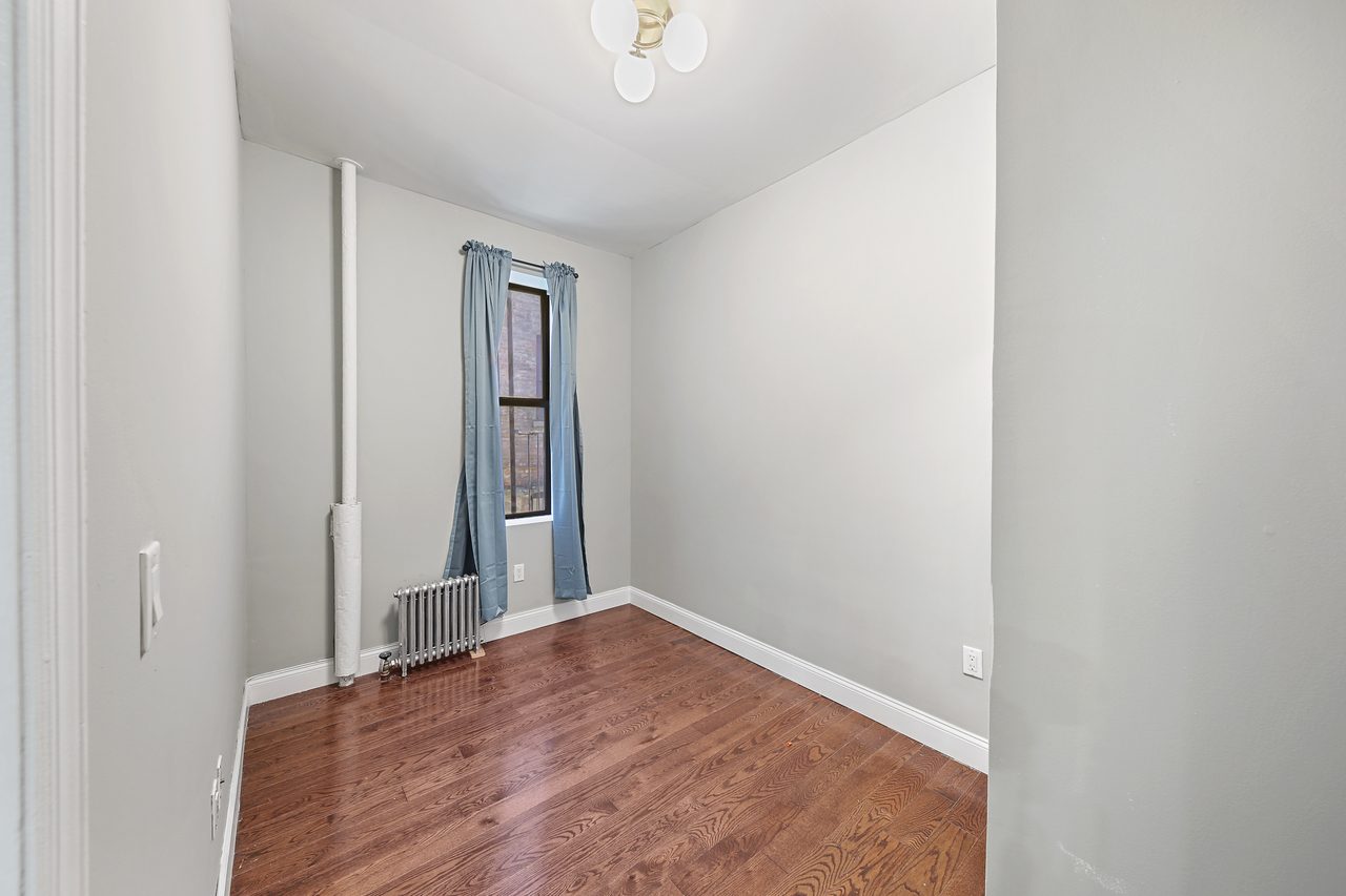  #596: Hamilton Heights - Full Bedroom D  -  #596: Hamilton Heights  - Gallery -  1