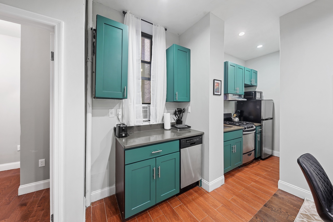  #596: Hamilton Heights - Full Bedroom D  -  #596: Hamilton Heights  - Gallery -  5