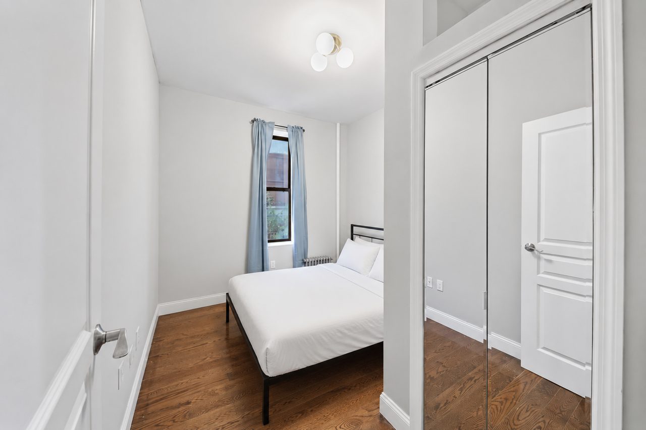 #596: Hamilton Heights - Queen Bedroom B - 1