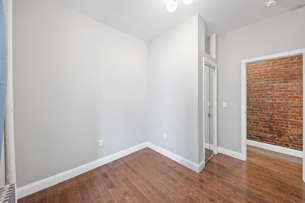 #596: Hamilton Heights - Queen Bedroom B - #596: Hamilton Heights - Gallery - 1