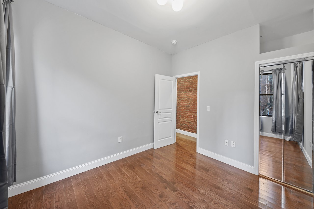  #596: Hamilton Heights - Queen Bedroom A  -  #596: Hamilton Heights  - Gallery -  4