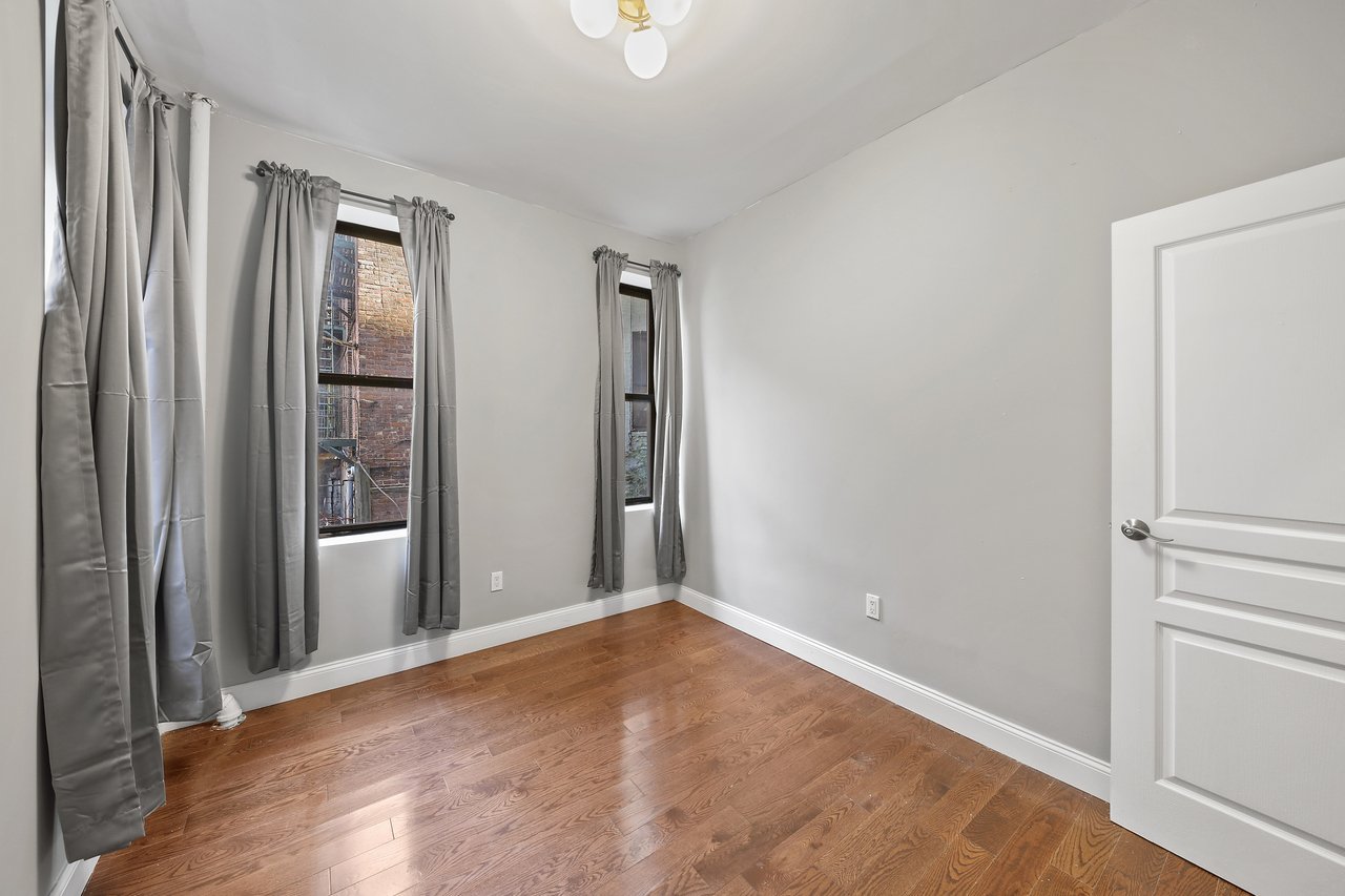  #596: Hamilton Heights - Queen Bedroom A  -  #596: Hamilton Heights  - Gallery -  3