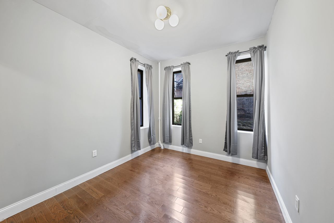 #596: Hamilton Heights - Queen Bedroom A - #596: Hamilton Heights - Gallery - 1