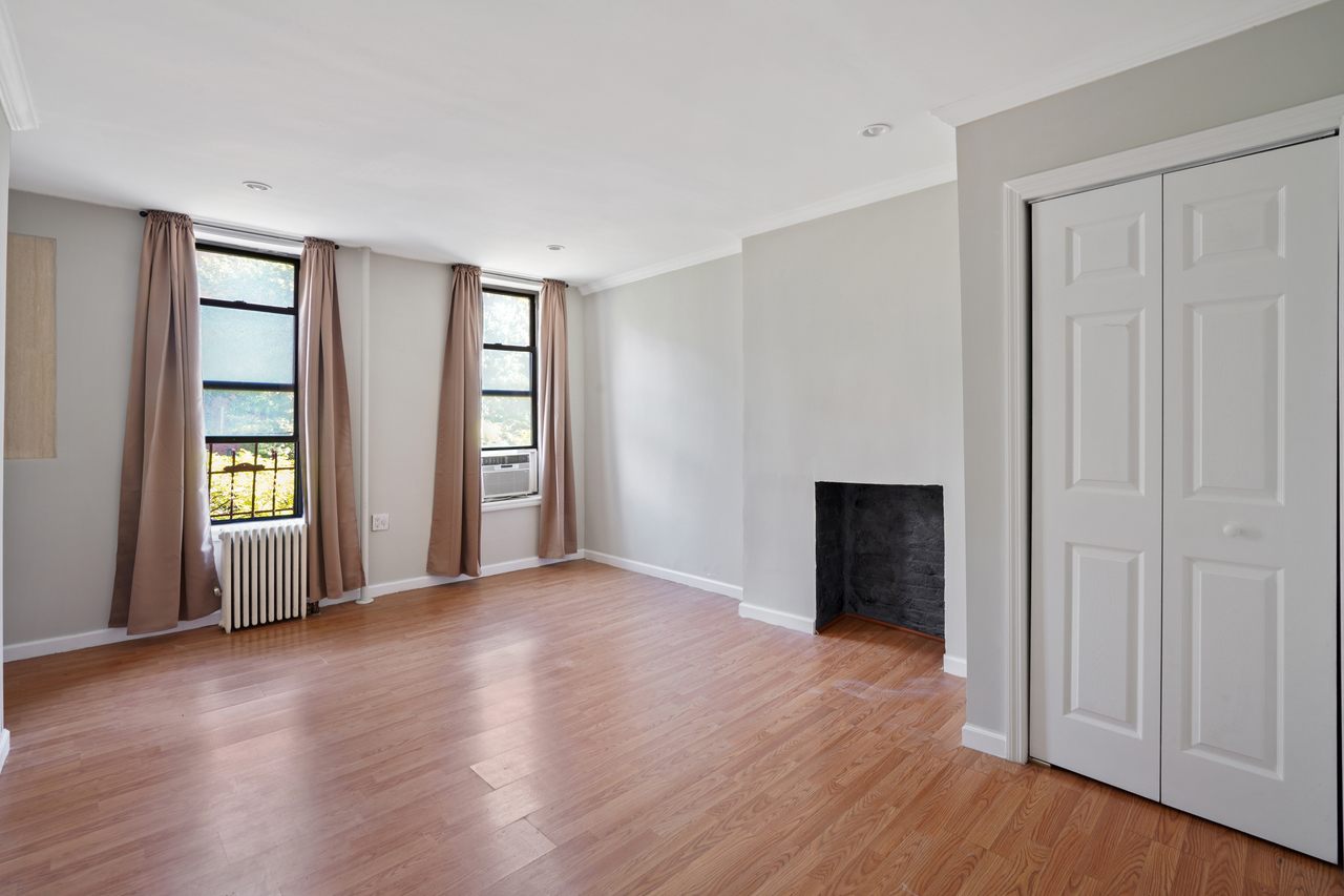 #403: East Village - Studio (Full) - 11