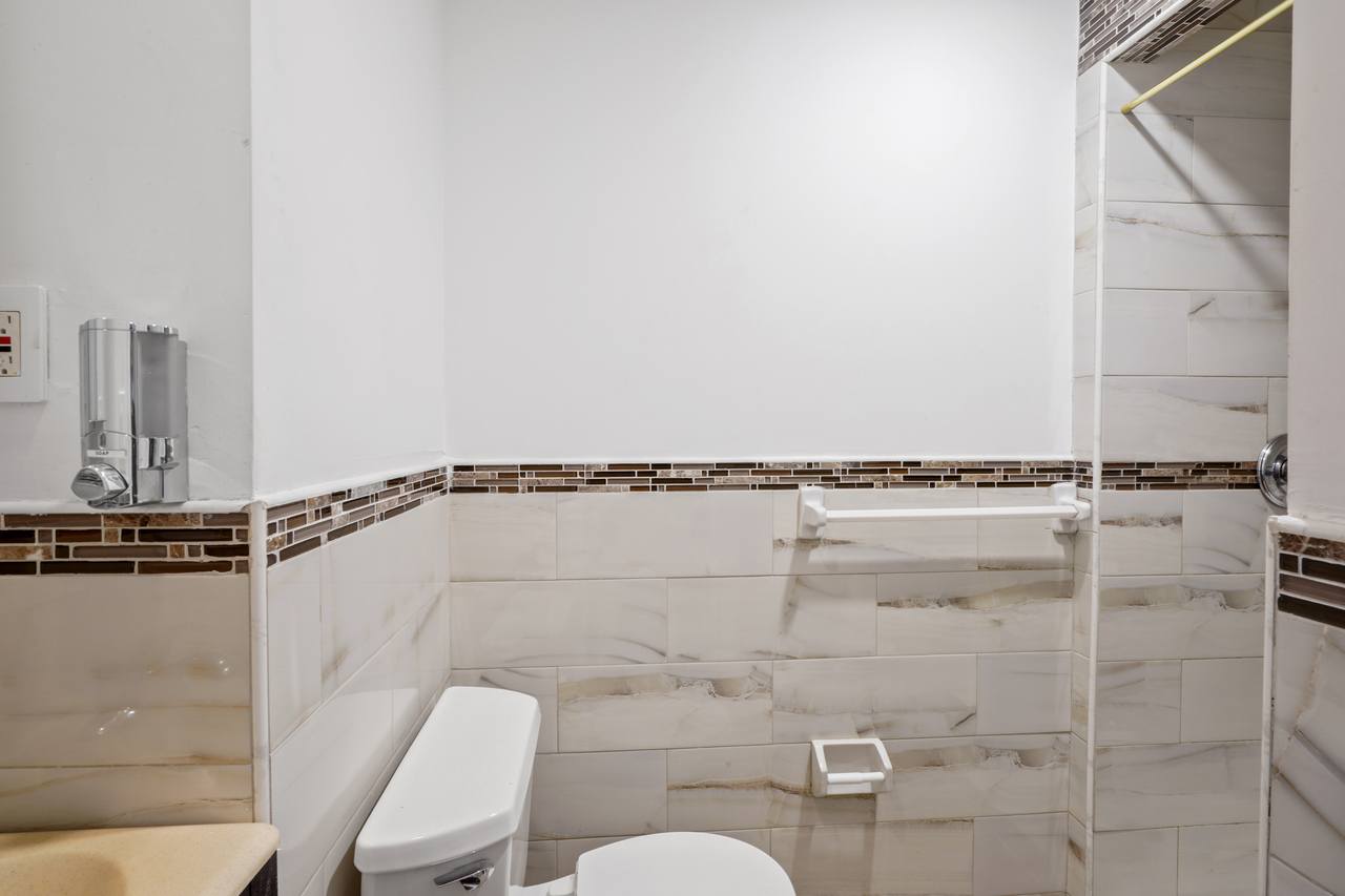  #403: East Village - Studio (Full)  -  #403: East Village  - Gallery -  5