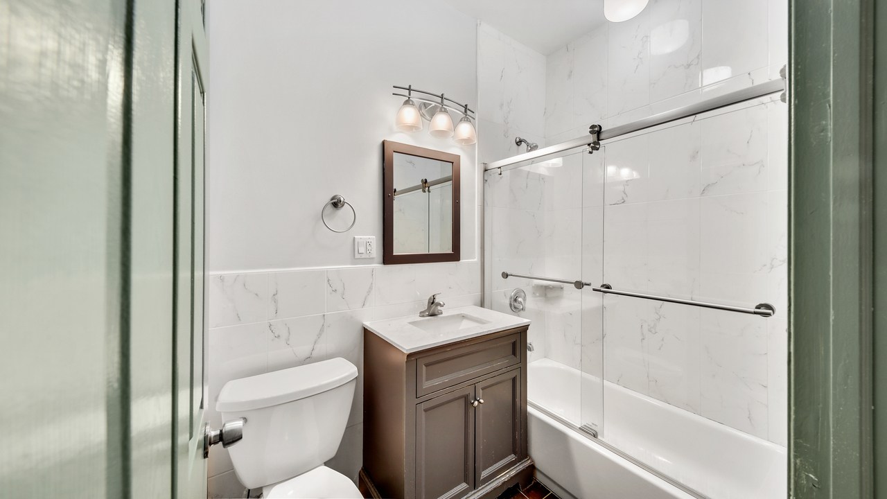 #577: East Harlem - Queen Bedroom B - 4