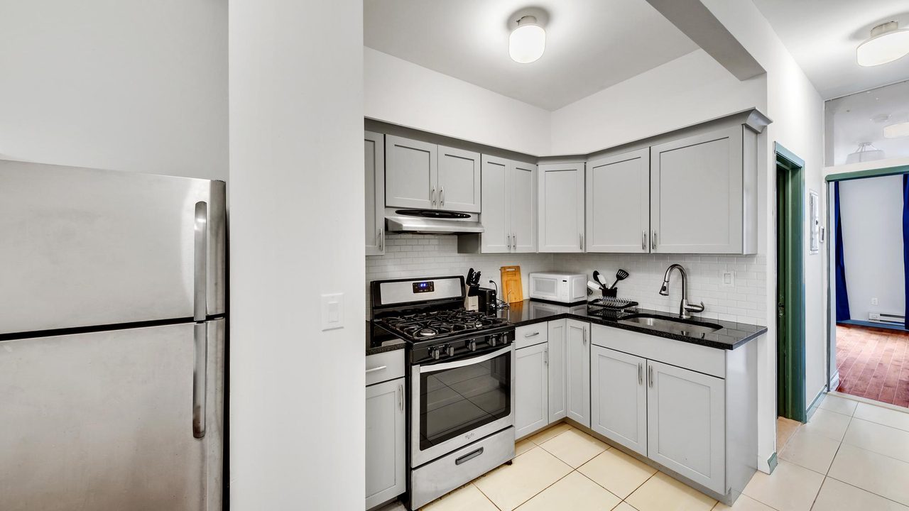  #577: East Harlem - Queen Bedroom B  -  #577: East Harlem  - Gallery -  3