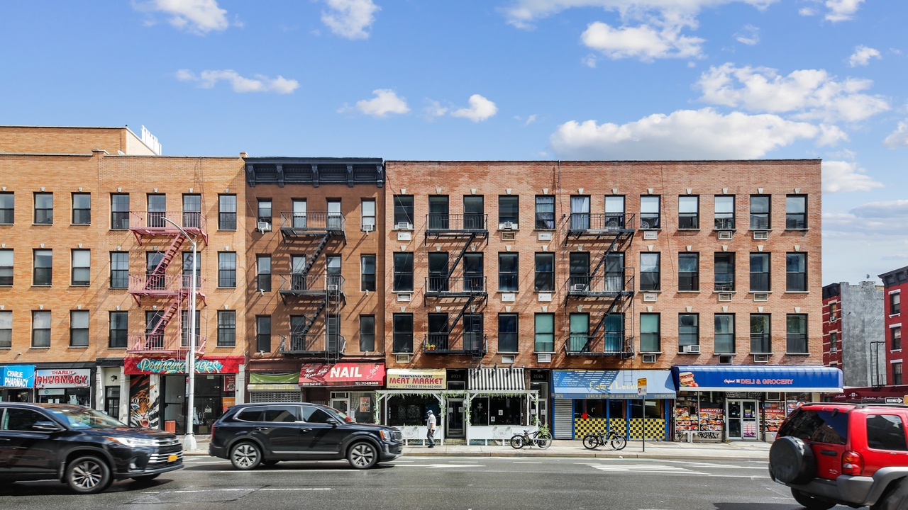 #577: East Harlem - Queen Bedroom B - 2