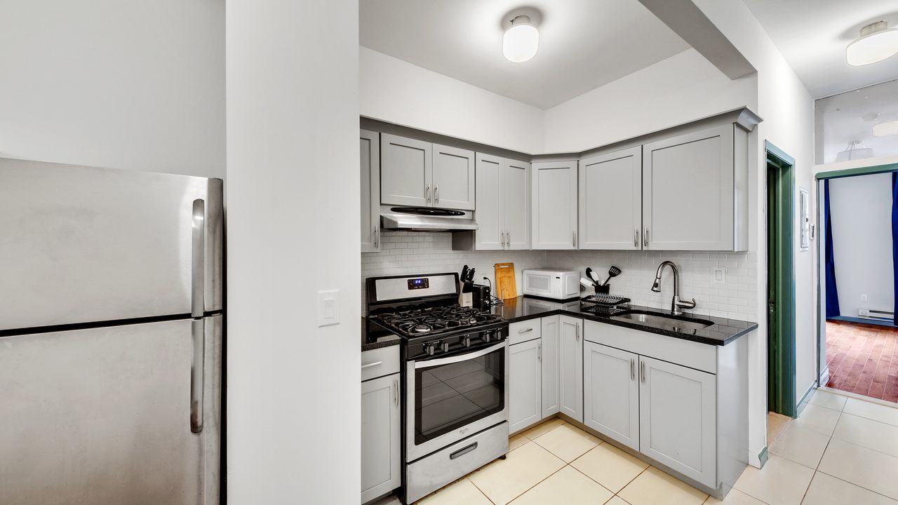 #577: East Harlem - Queen Bedroom A - 5