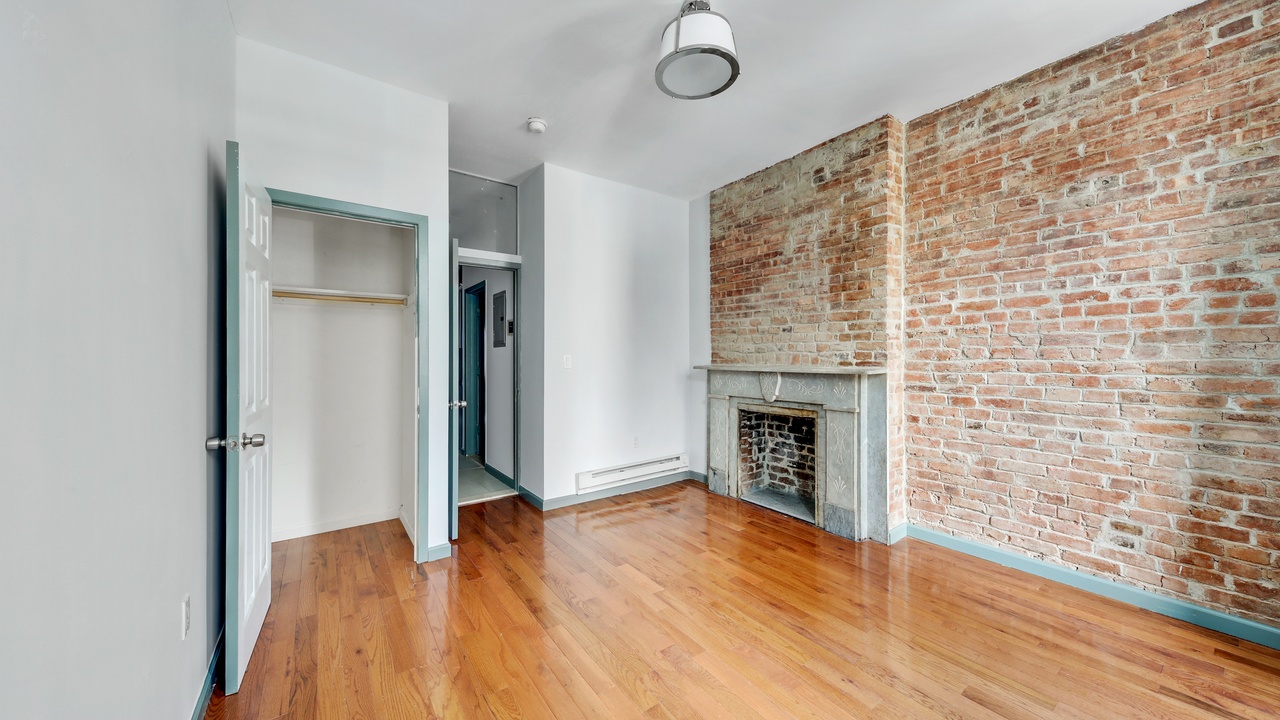 #577: East Harlem - Queen Bedroom A - 10