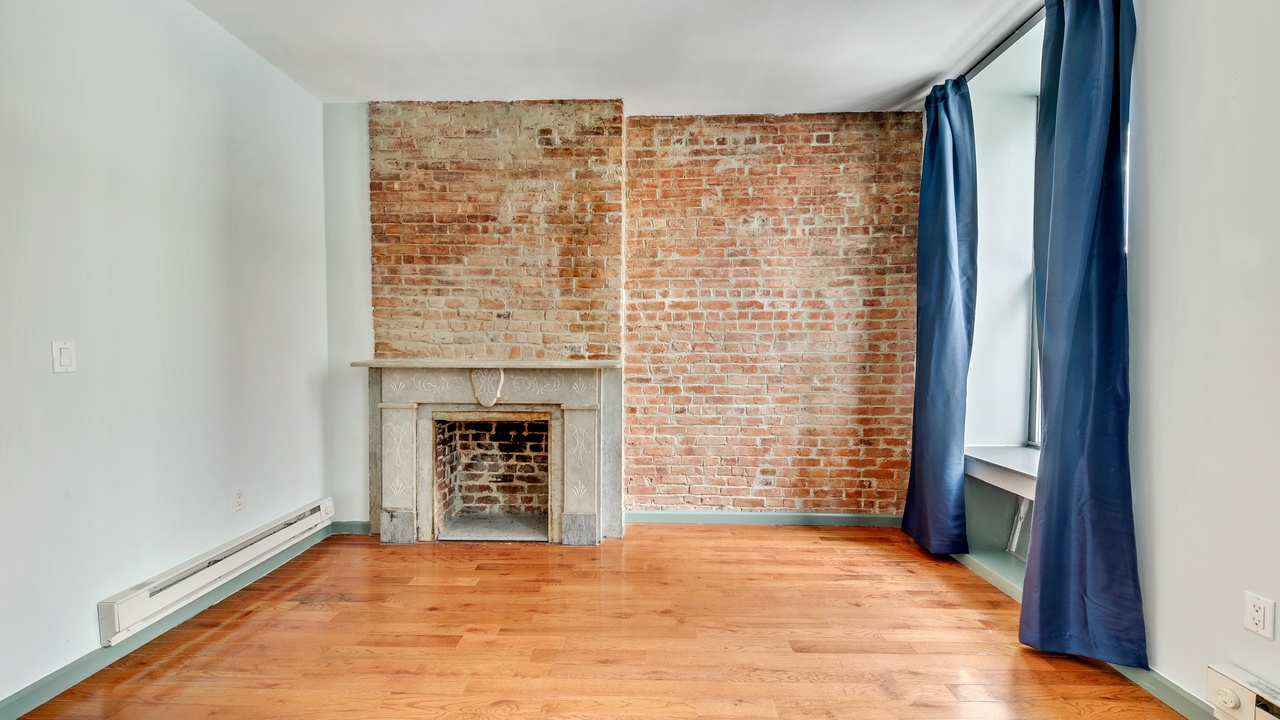 #577: East Harlem - Queen Bedroom A - 8