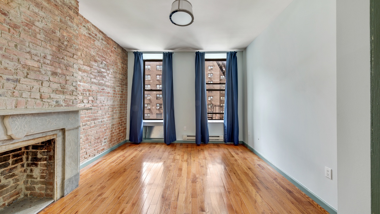 #577: East Harlem - Queen Bedroom A - 11