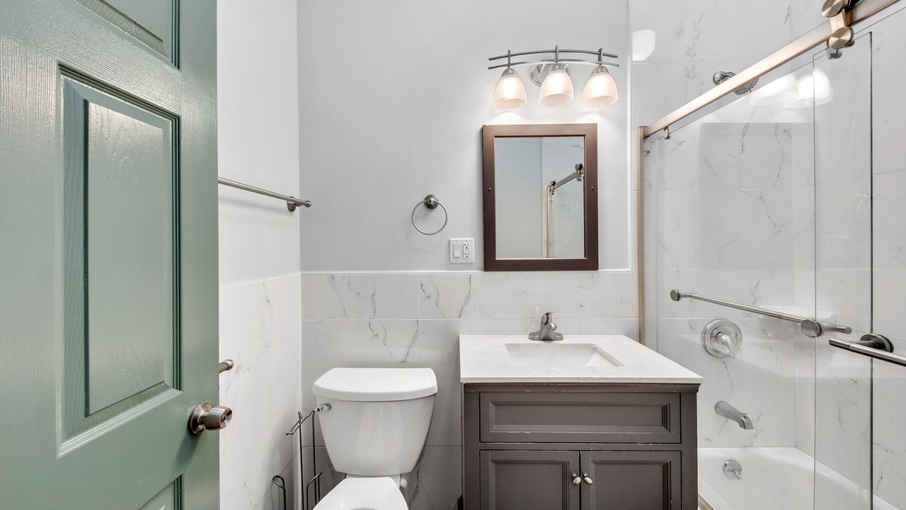 #577: East Harlem - Queen Bedroom A - #577: East Harlem - Gallery - 4