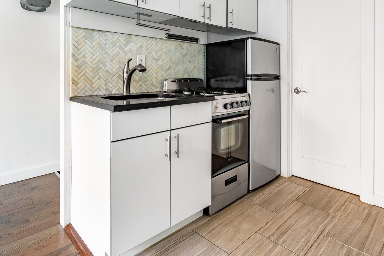 #1509: East Village - Studio (Full) - #1509: East Village - Gallery - 15