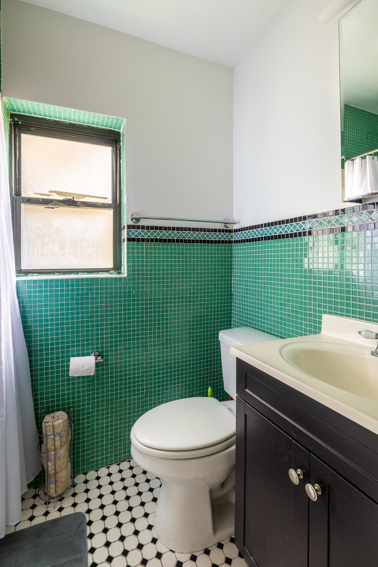  #1249: East Village - Queen Bedroom A  -  #1249: East Village  - Gallery -  22