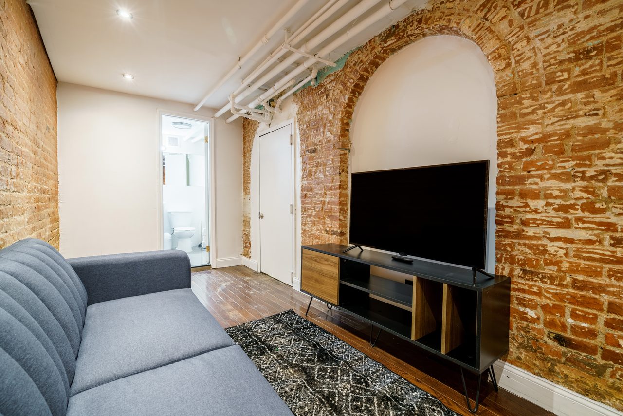 #909: Bedford-Stuyvesant - Full Bedroom A - 9