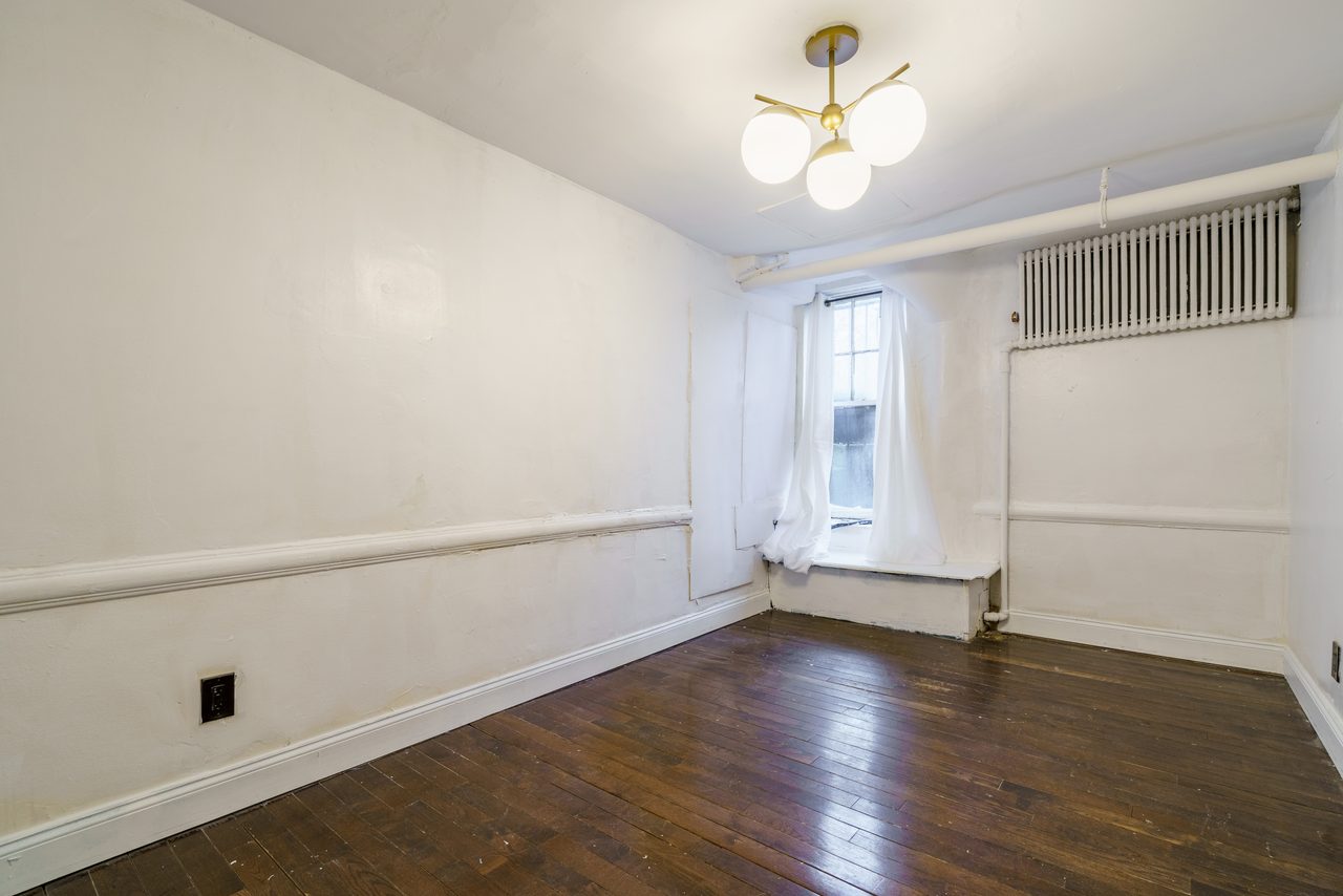 #909: Bedford-Stuyvesant - Full Bedroom A - 16