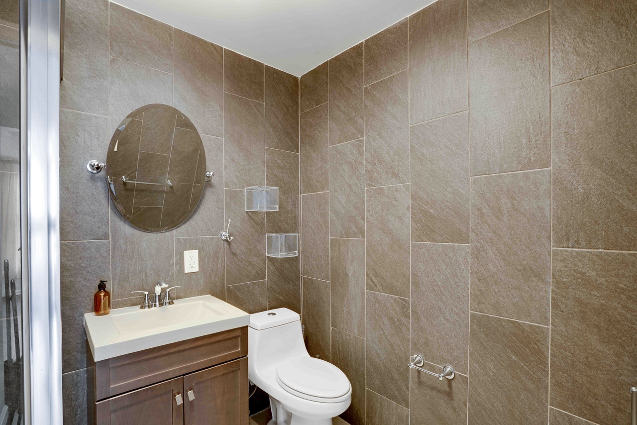  #407: East Village - Studio (Full)  -  #407: East Village  - Gallery -  13