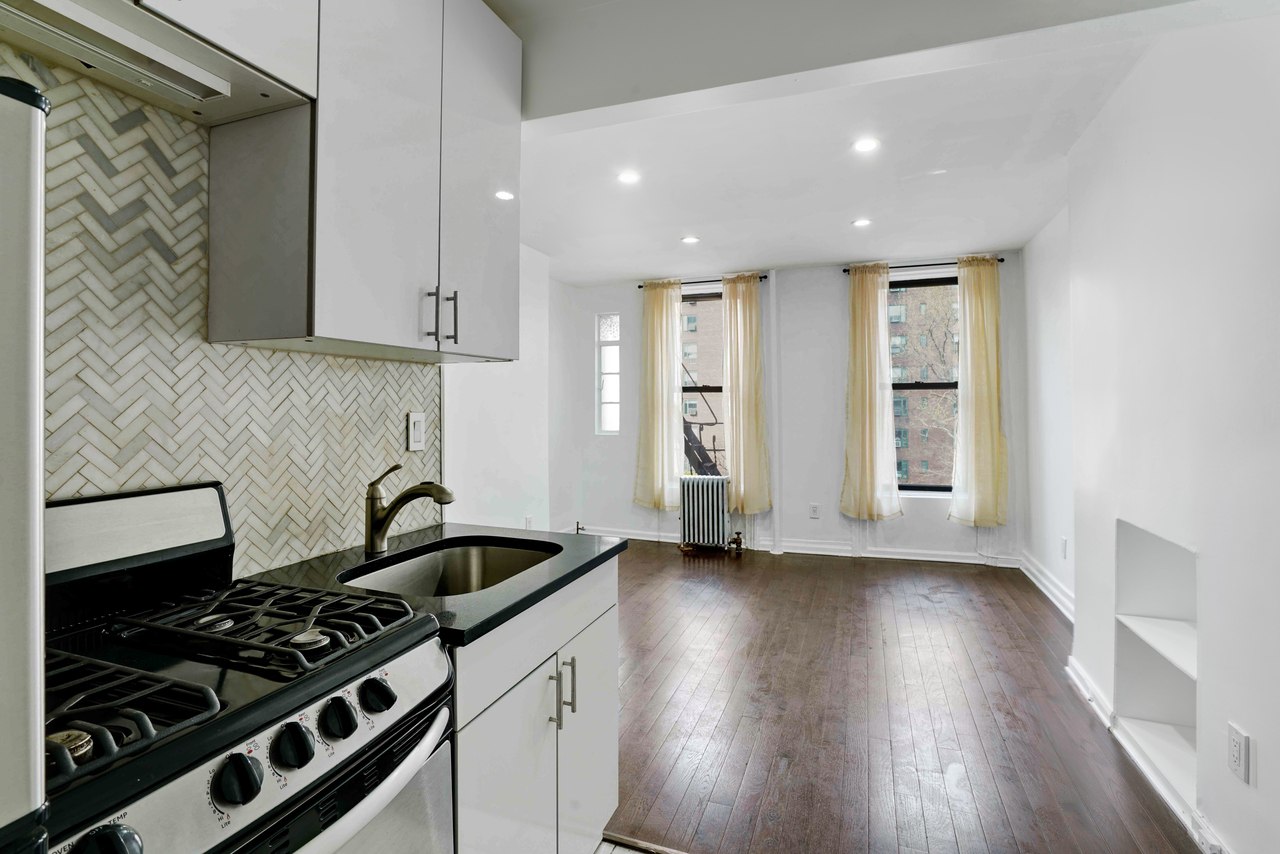 #407: East Village - Studio (Full) - 16