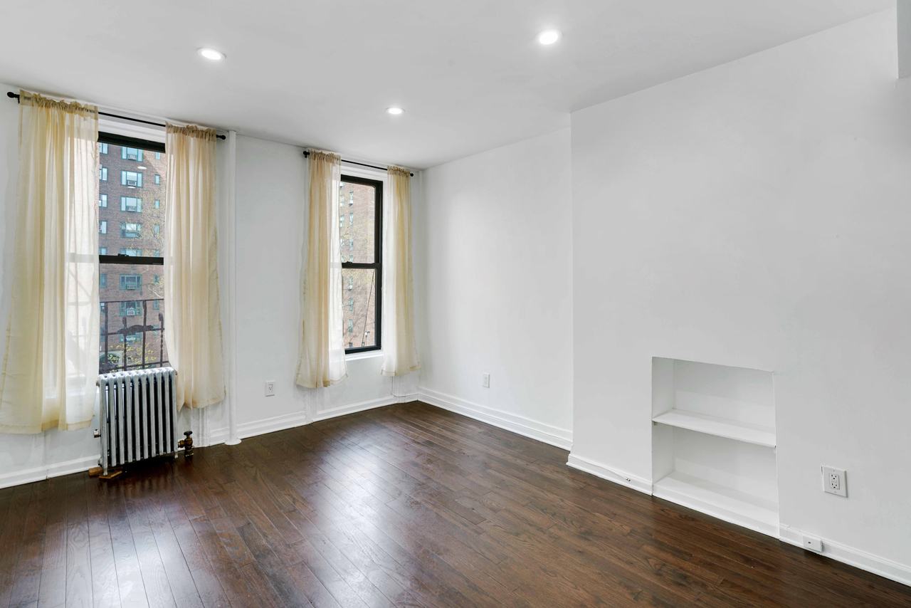 #407: East Village - Studio (Full) - 8