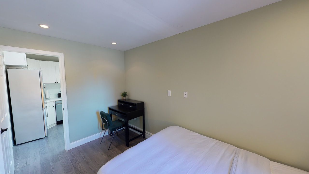 #559: East Village - Queen Bedroom C - 3