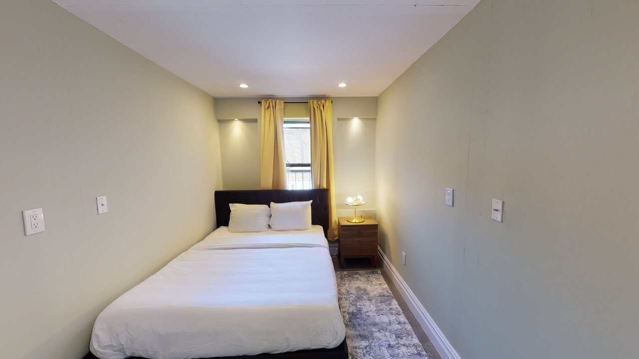 #559: East Village - Queen Bedroom C - 13