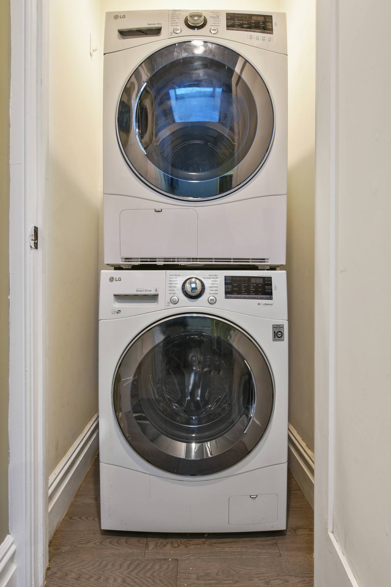  #559: East Village - Queen Bedroom C  -  #559: East Village  - Gallery -  1