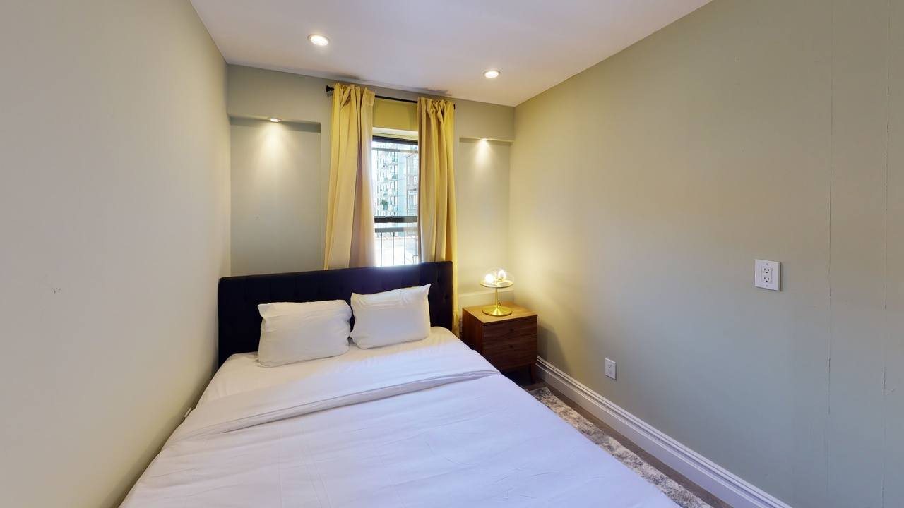 #559: East Village - Queen Bedroom C - 2