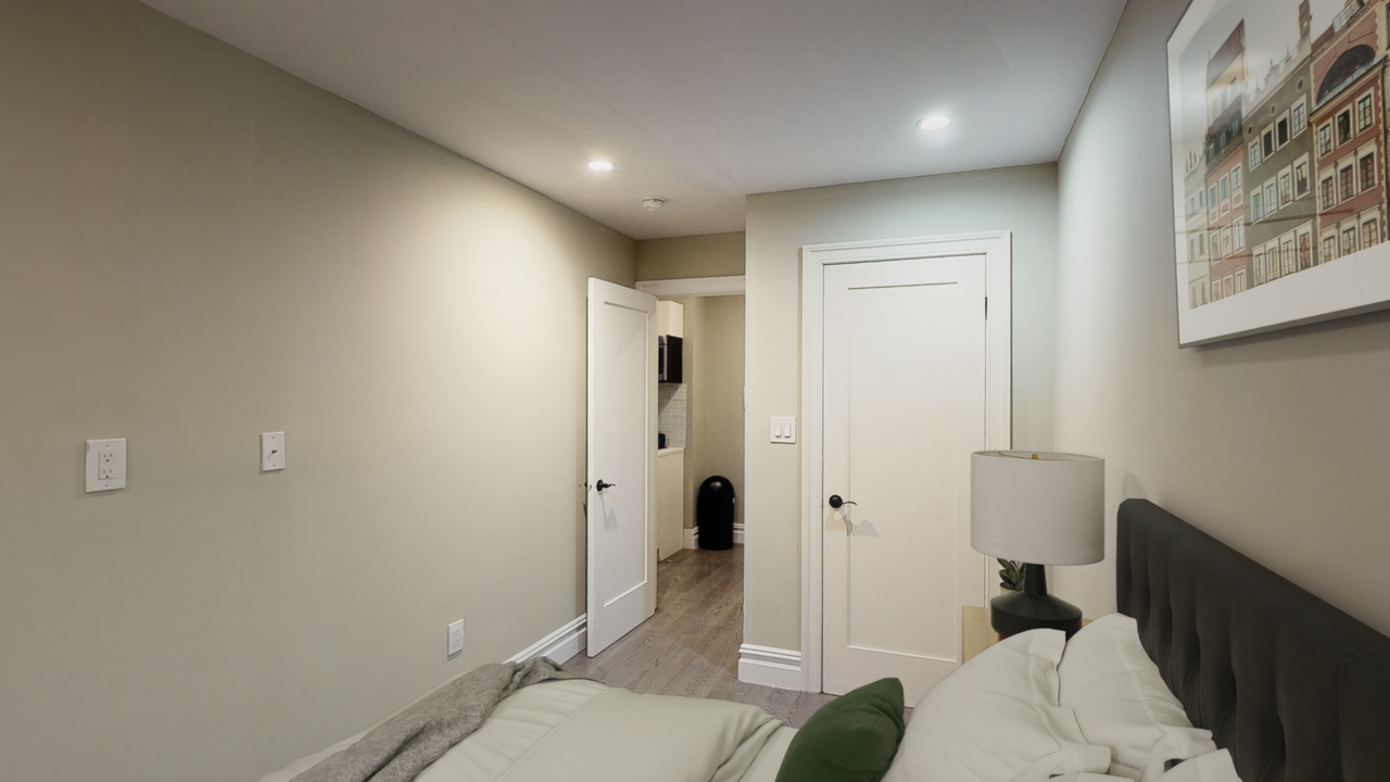 #559: East Village - Queen Bedroom B - 10