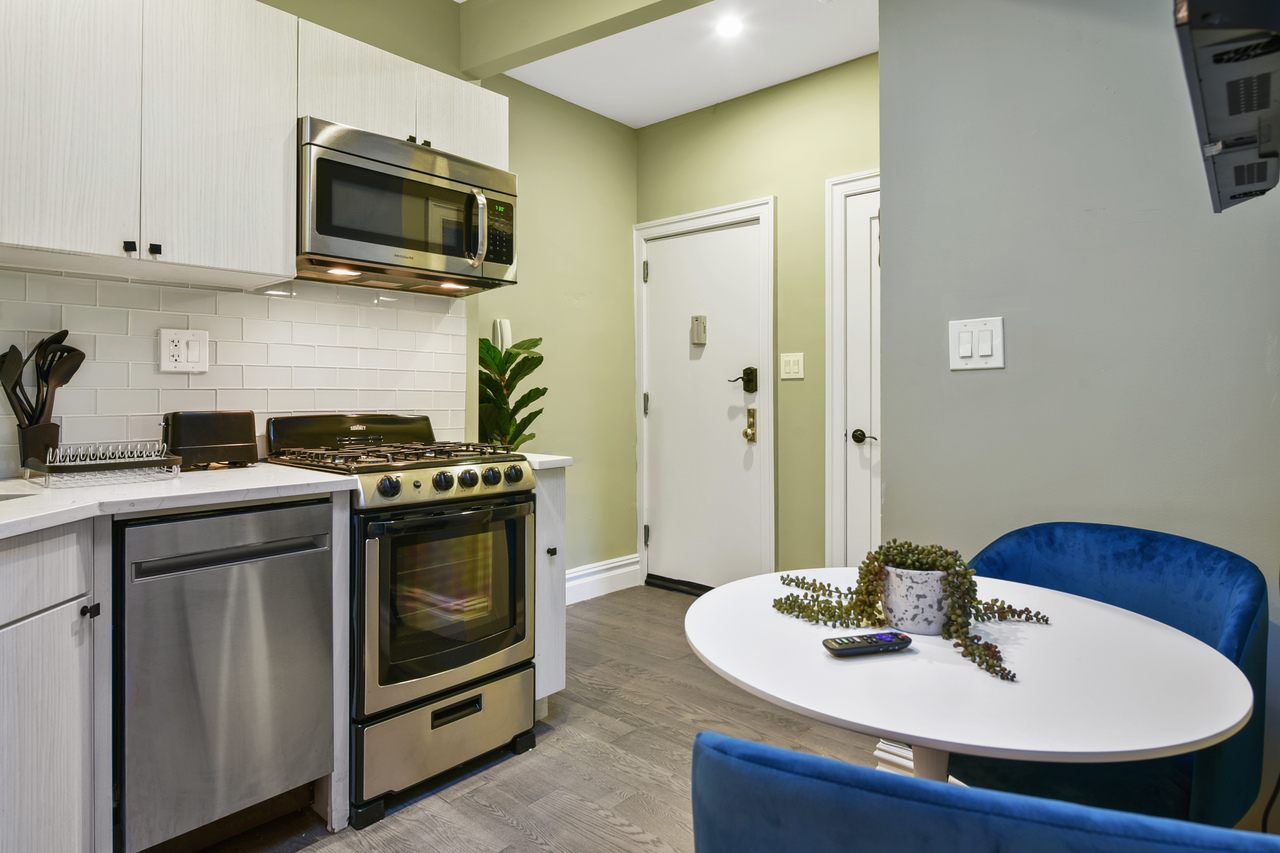  #559: East Village - Queen Bedroom B  -  #559: East Village  - Gallery -  14