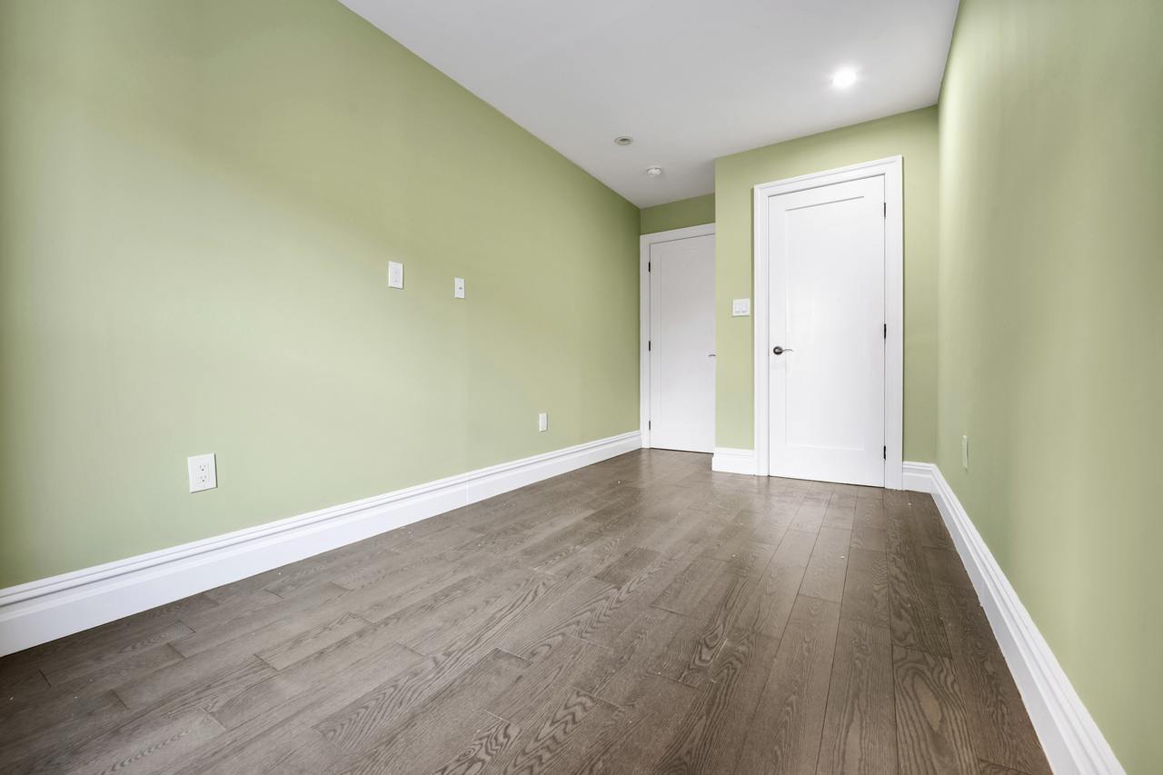 #559: East Village - Queen Bedroom B - 13